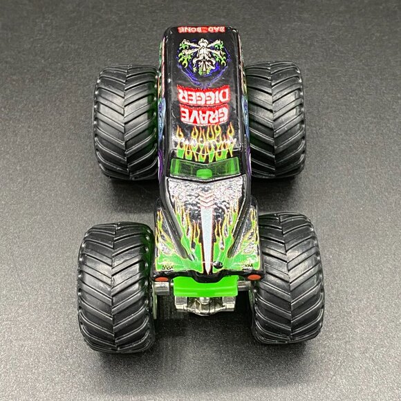 Hot Wheels Monster Jam Grave Digger 1:64 Diecast Monster Truck Black Green - Picture 2 of 13